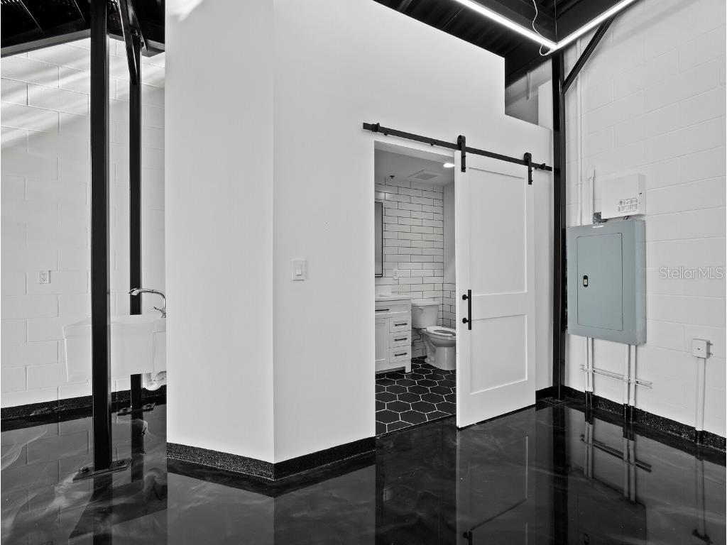 6562 Palmer Park Circle #18 Sarasota FL 34238 A4674481 image7