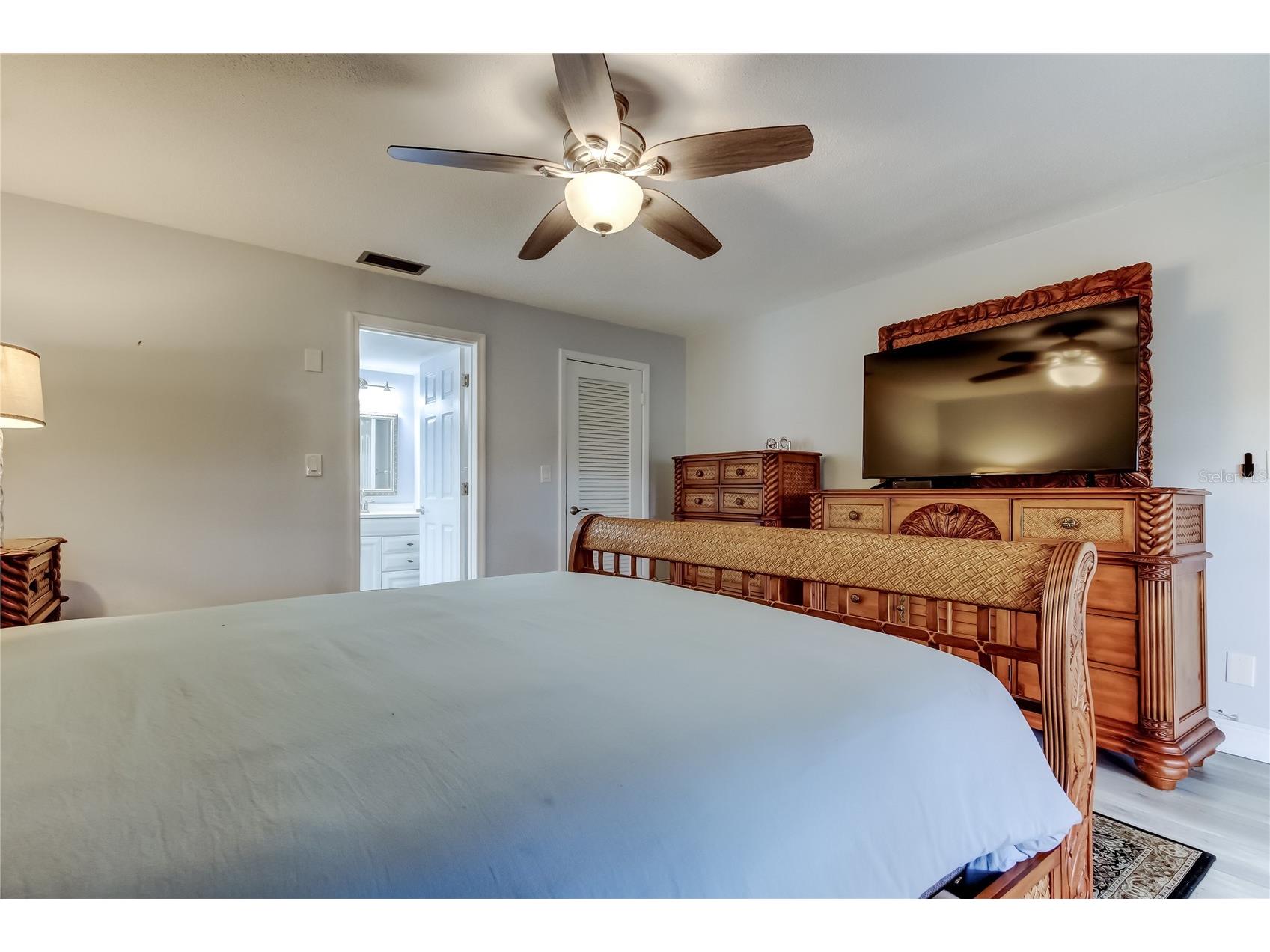 6565 Green Valley Seminole FL 33777 TB8455242 image24