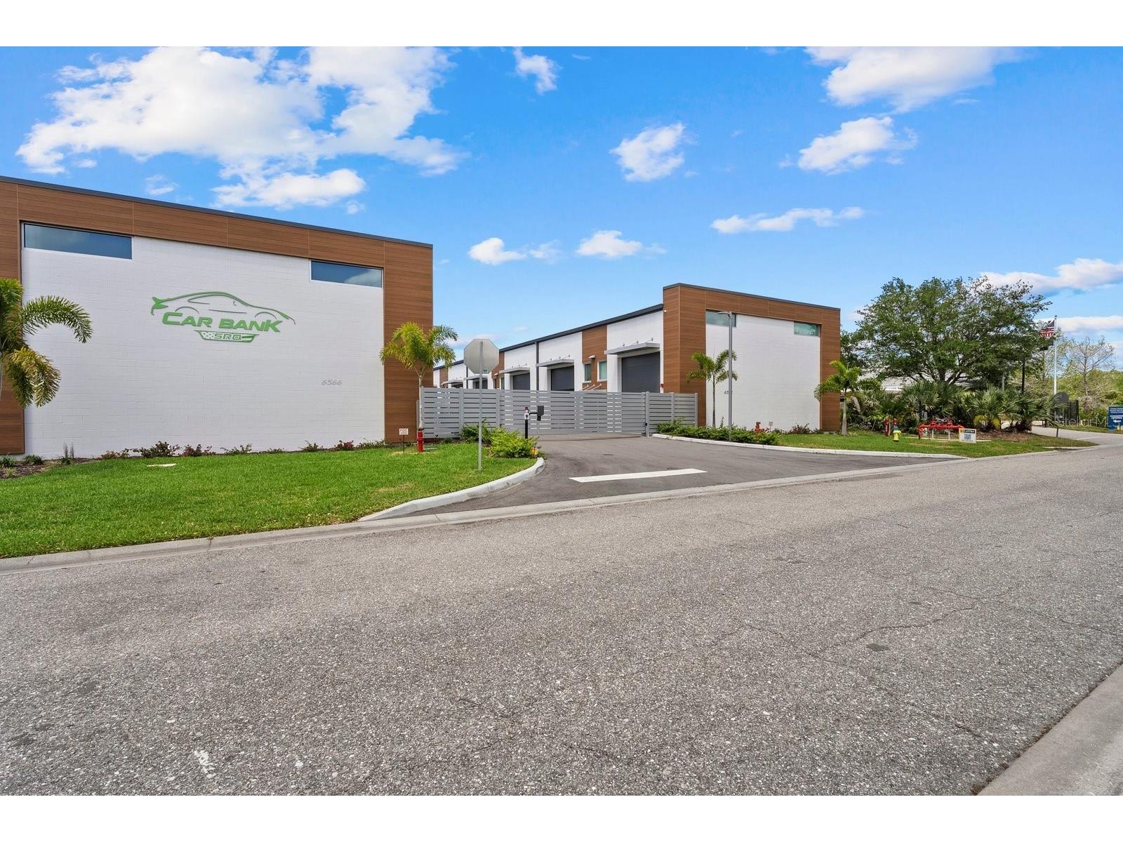 6566 Palmer Park Circle #1 Sarasota FL 34238 A4689779 image1