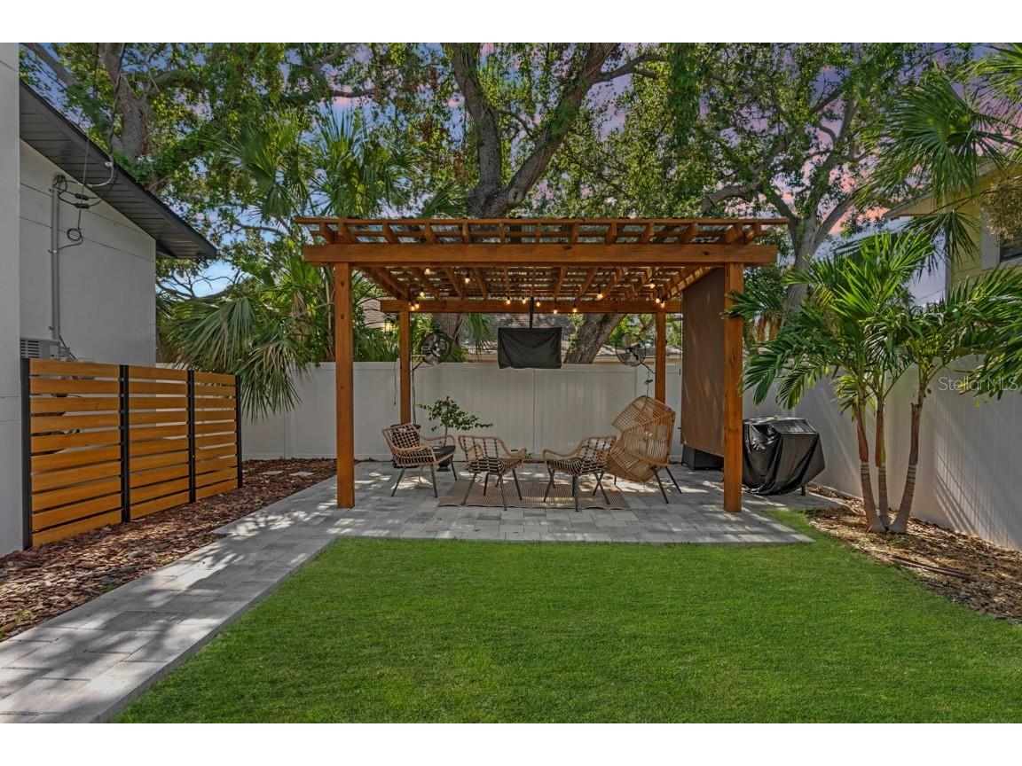 657 26th Avenue S Saint Petersburg FL 33705 TB8435823 image2