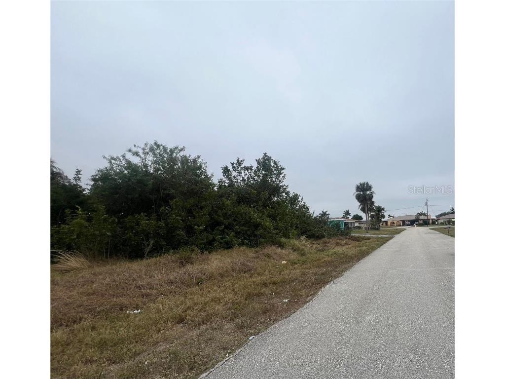 657 Cape Terrace NW Port Charlotte FL 33952 OM693499 image1