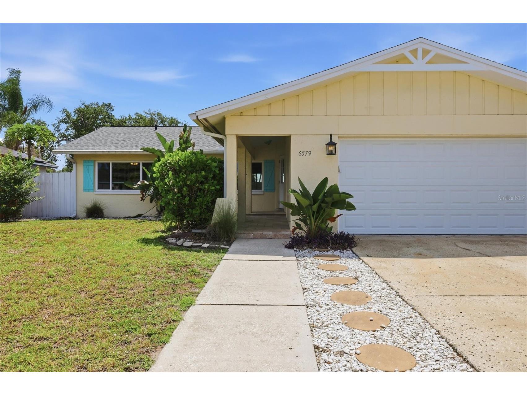 6579 Mauna Loa Boulevard Sarasota FL 34241 A4685839 image2