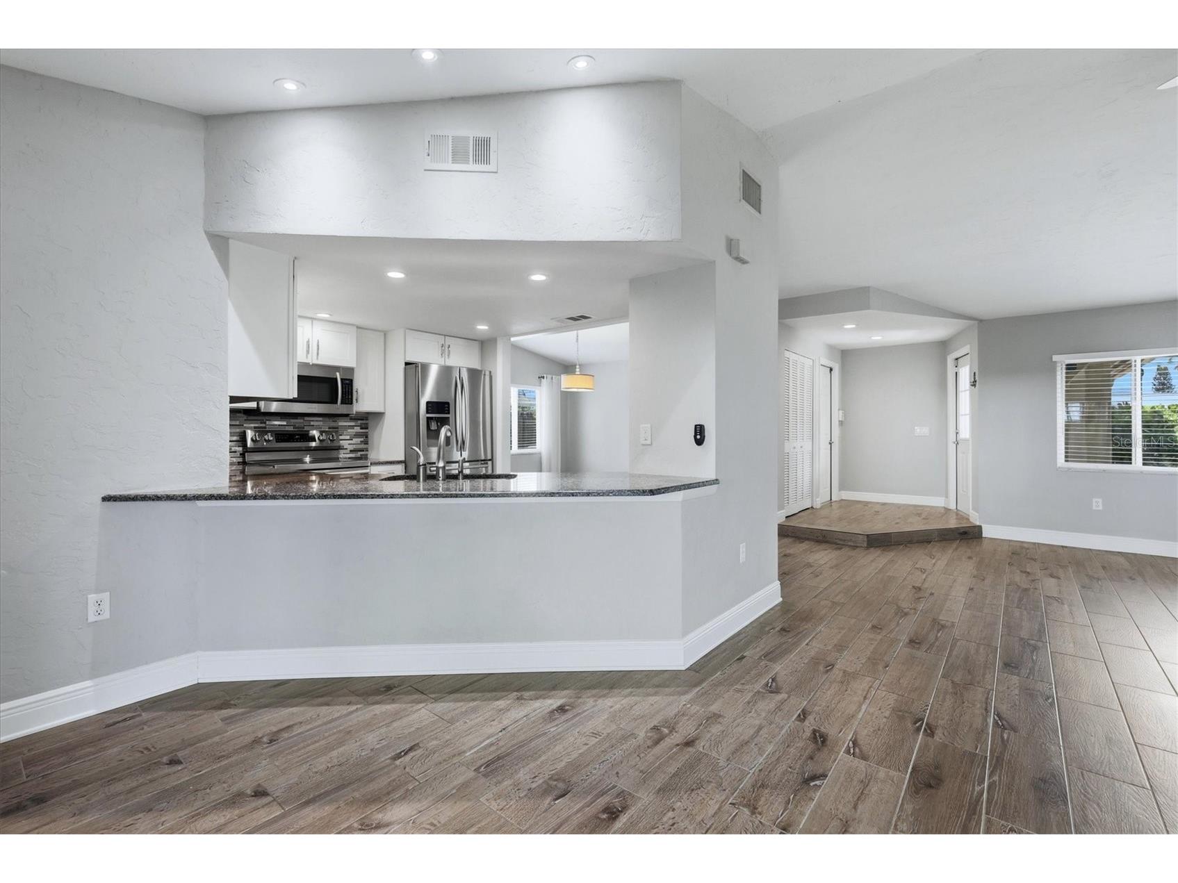 6579 Mauna Loa Boulevard Sarasota FL 34241 A4685839 image8