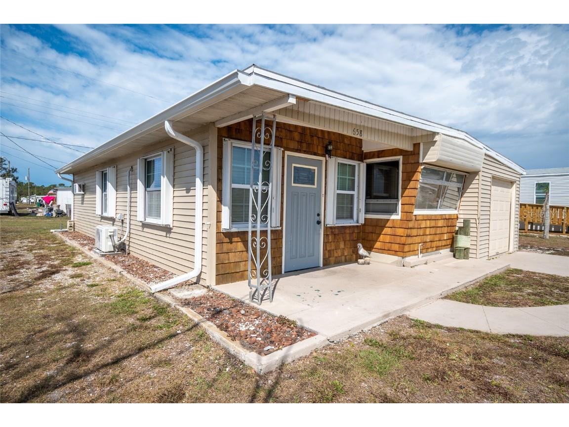 658 Via Cala Englewood FL 34224 D6127532 image1