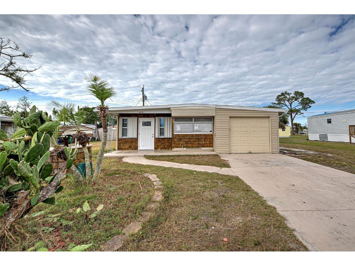 658 Via Cala Englewood FL 34224 C7502880 image1