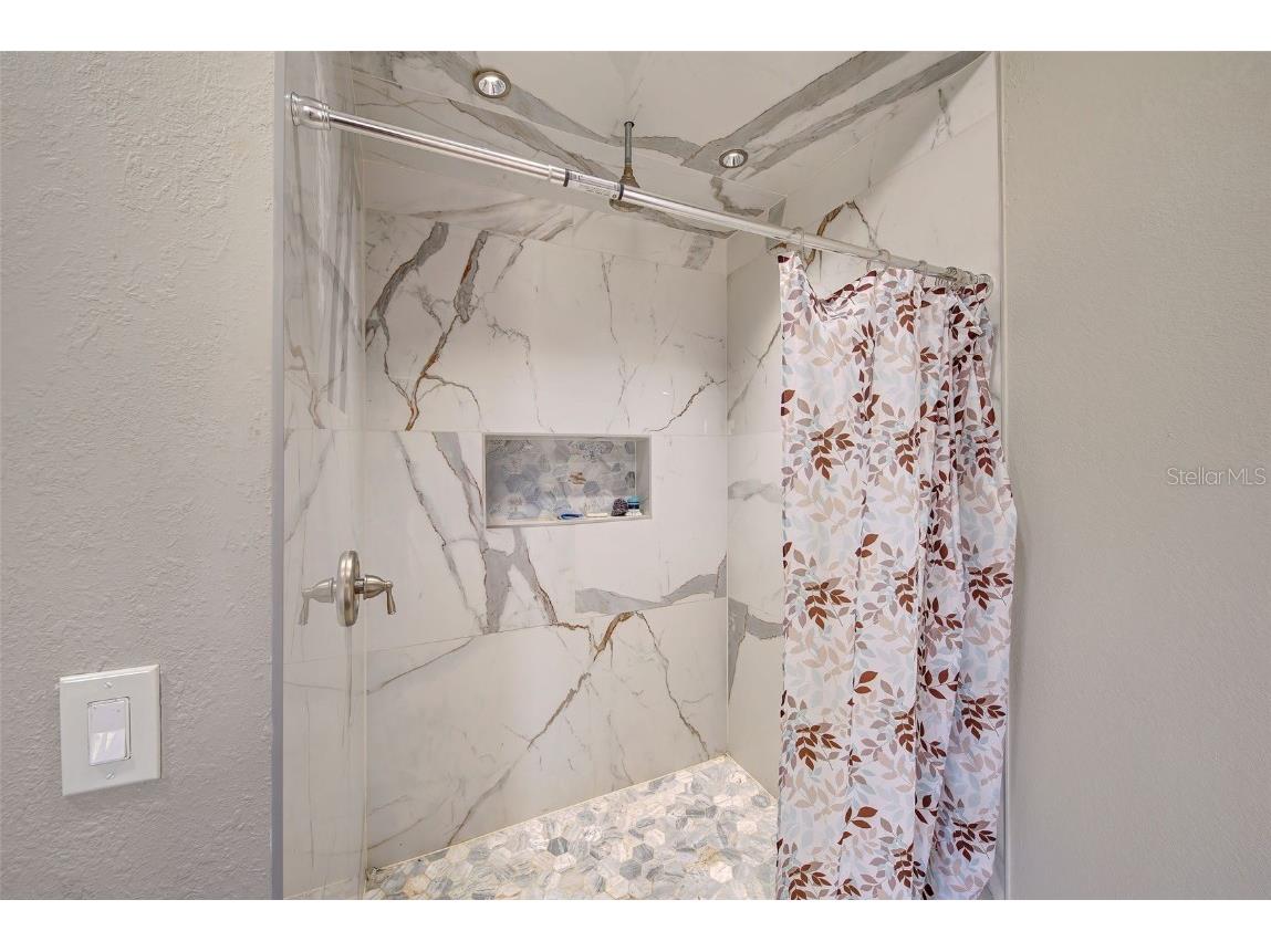 658 Via Cala Englewood FL 34224 C7502880 image4