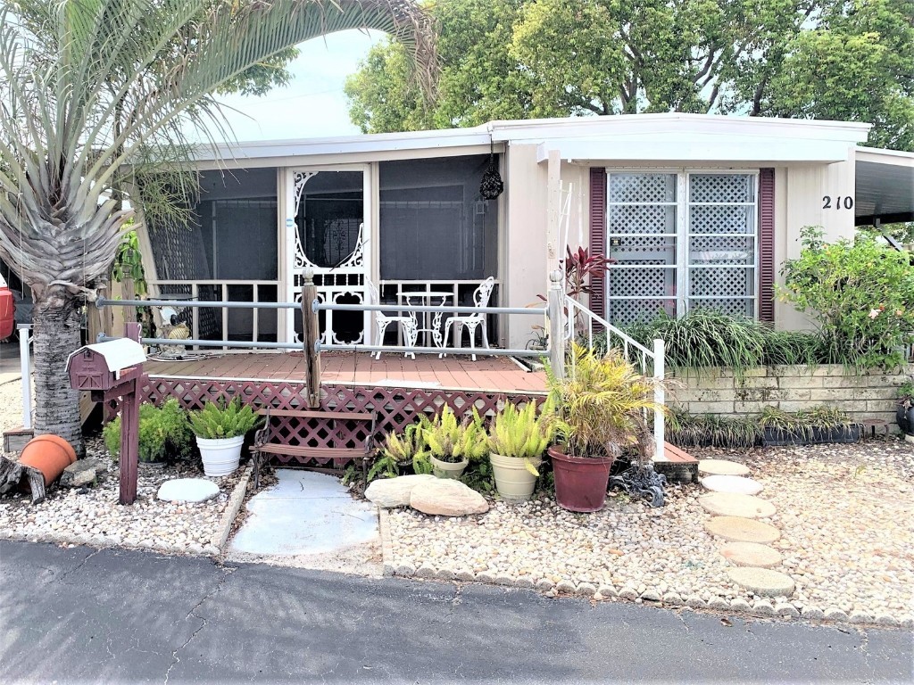 6580 Seminole Boulevard #210 Seminole FL 33772 U8158952 image1