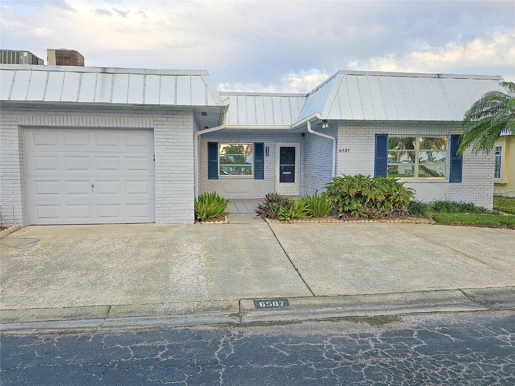 6587 Sahara Drive N Seminole FL 33777 U8228884 image1