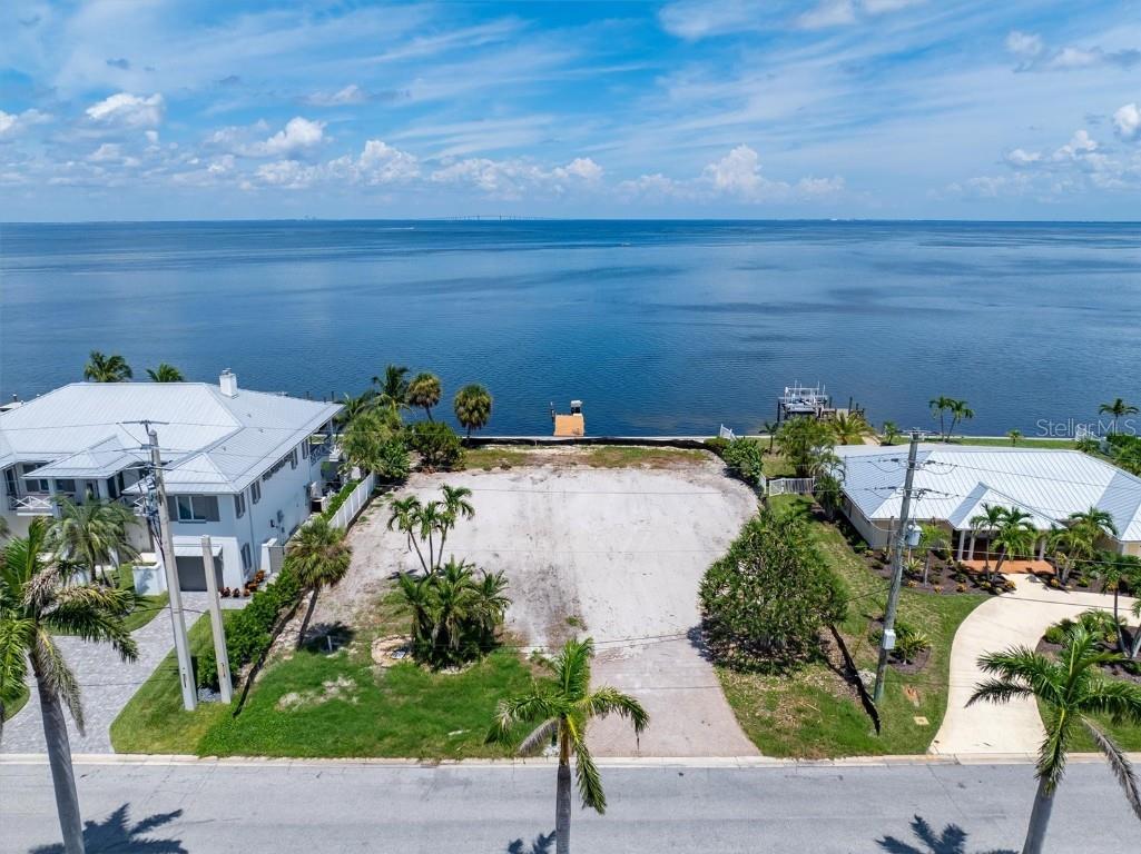 659 Key Royale Drive Holmes Beach FL 34217 - TAMPA BAY A4665652 image2