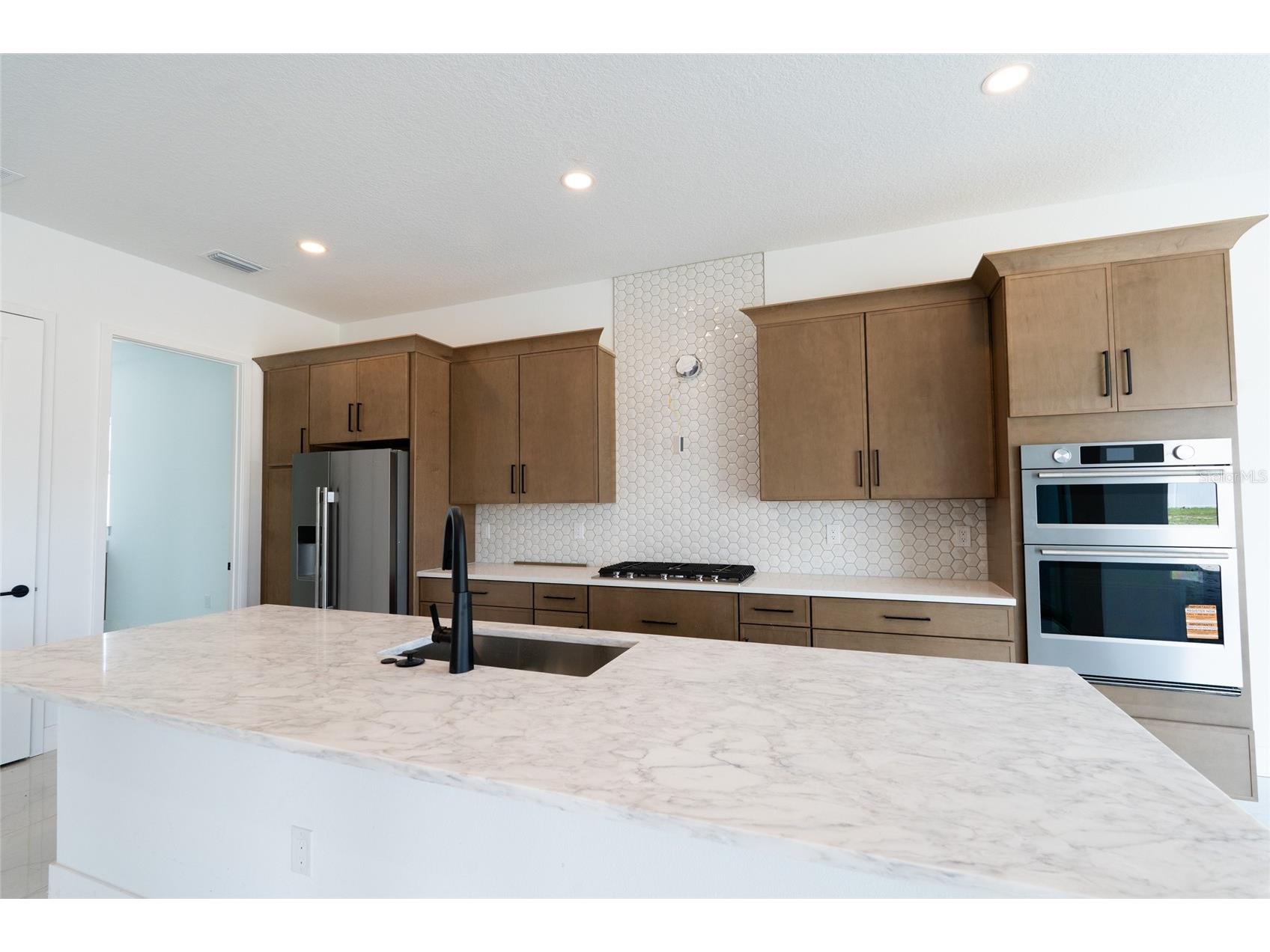 659 Maldives Trail Sarasota FL 34234 A4683422 image3