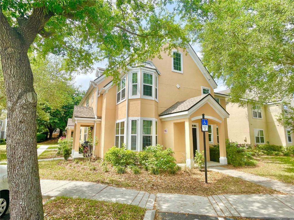 6593 Queens Borough Avenue #102 Orlando FL 32835 O6101092 image1