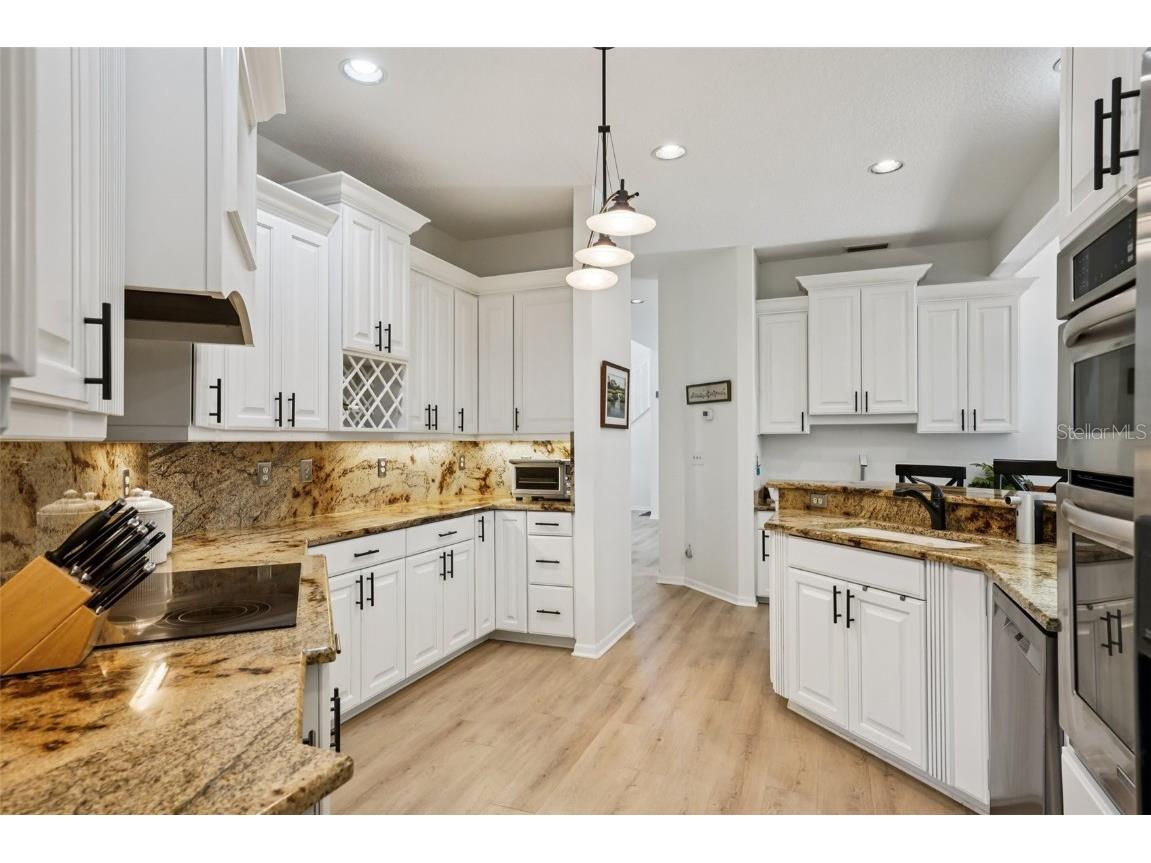 660 Bay Laurel Court NE Saint Petersburg FL 33703 - TAMPA BAY TB8425458 image10