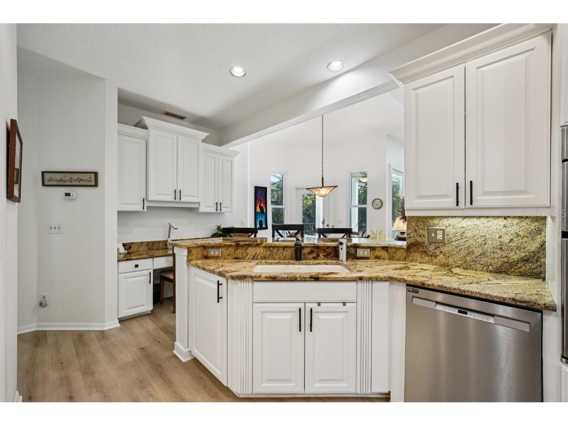 660 Bay Laurel Court NE Saint Petersburg FL 33703 - TAMPA BAY TB8425458 image15