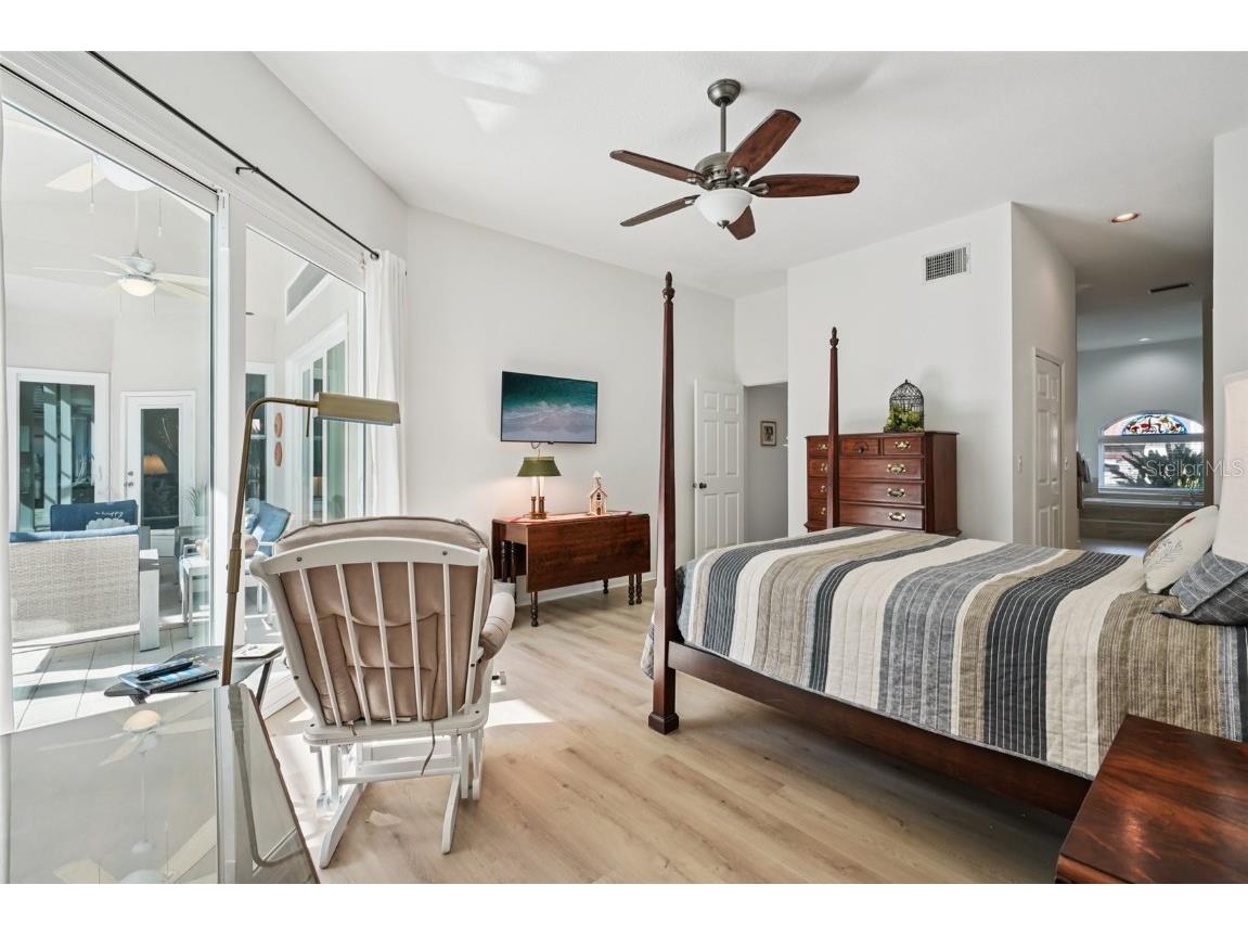 660 Bay Laurel Court NE Saint Petersburg FL 33703 - TAMPA BAY TB8425458 image36