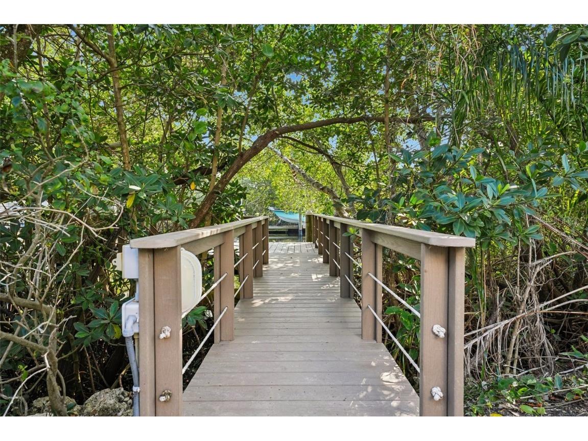 660 Bay Laurel Court NE Saint Petersburg FL 33703 - TAMPA BAY TB8425458 image50