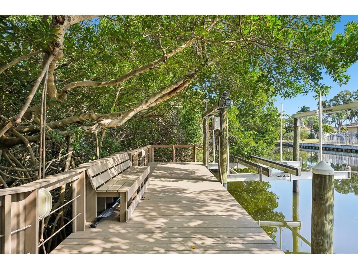 660 Bay Laurel Court NE Saint Petersburg FL 33703 - TAMPA BAY TB8425458 image52