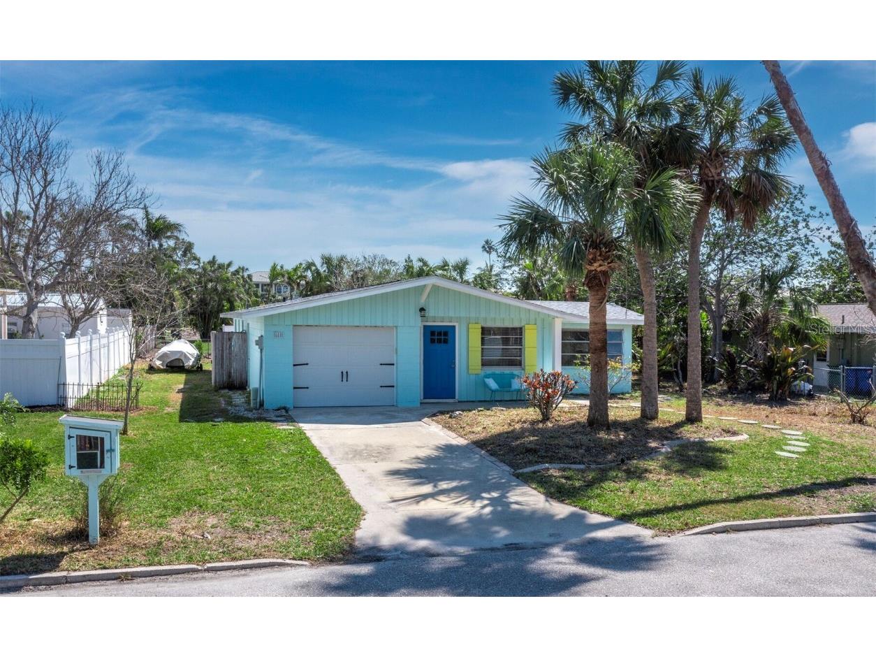 660 Fox Street Longboat Key FL 34228 - SARASOTA BAY THE GULF A4642054 image1