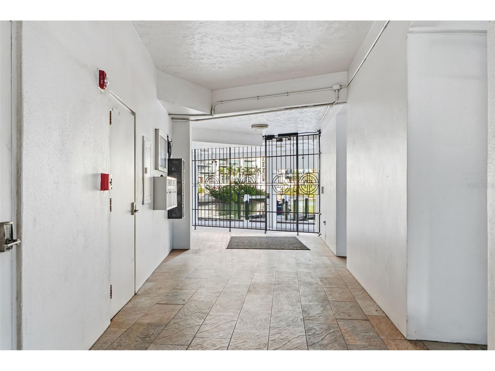 660 Golden Gate Point #61 Sarasota FL 34236 - SARASOTA BAY A4677999 image5