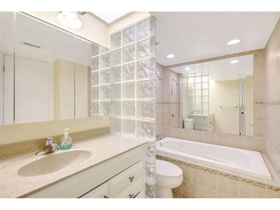 660 Island Way #708 Clearwater Beach FL 33767 - MANDALAY CHANNEL TB8415708 image24