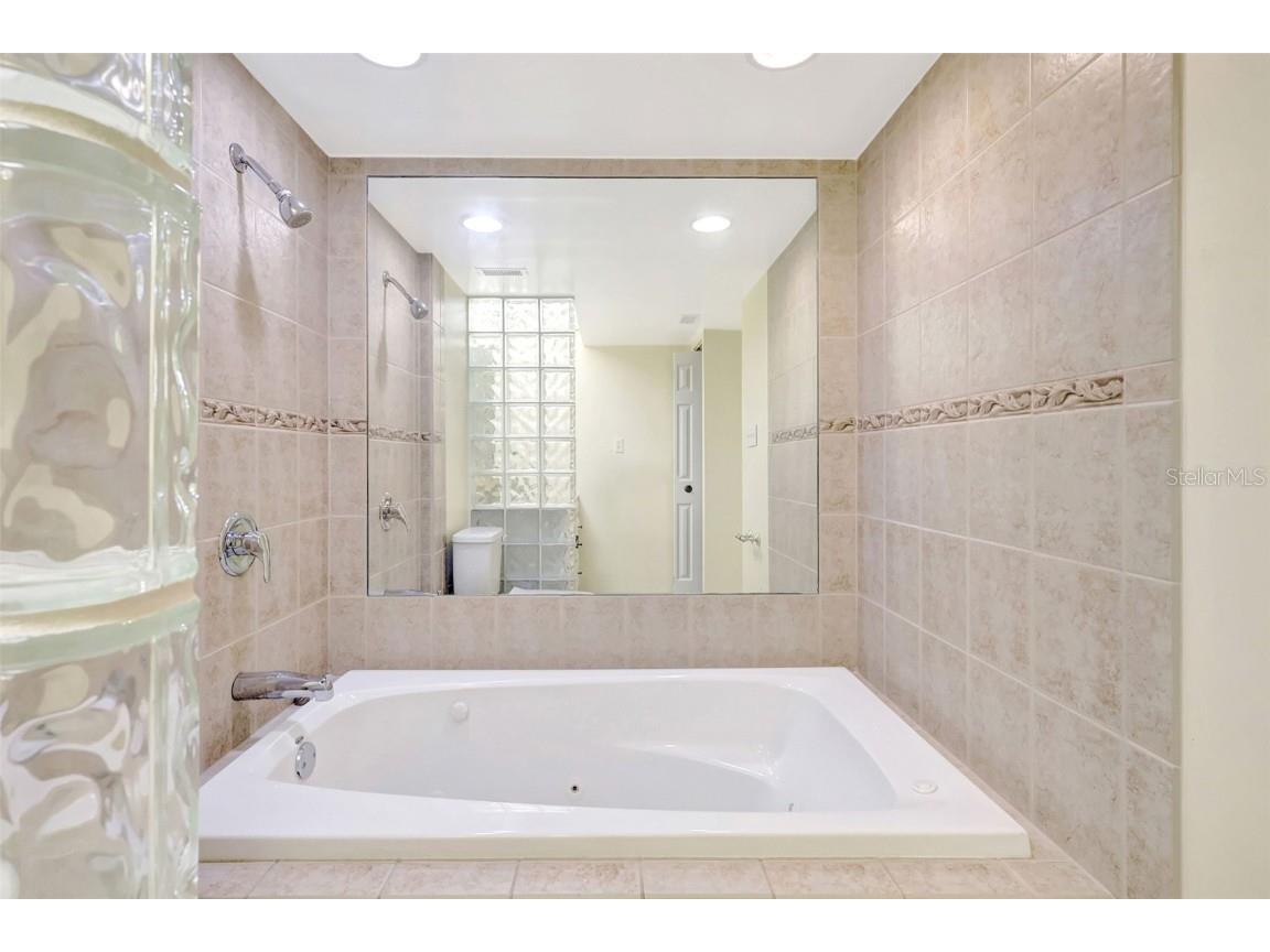 660 Island Way #708 Clearwater Beach FL 33767 - MANDALAY CHANNEL TB8415708 image25