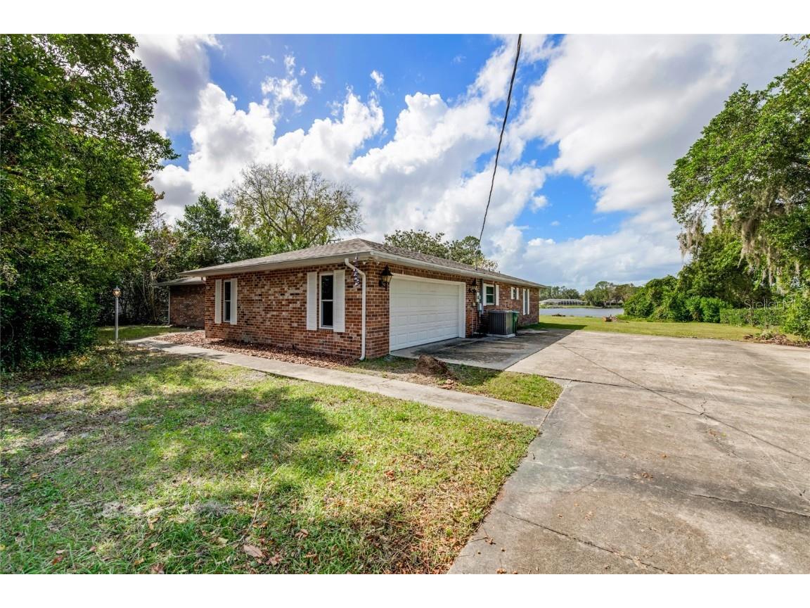 660 Saxon Boulevard Deltona FL 32725 - Lake Lorraine V4939199 image1