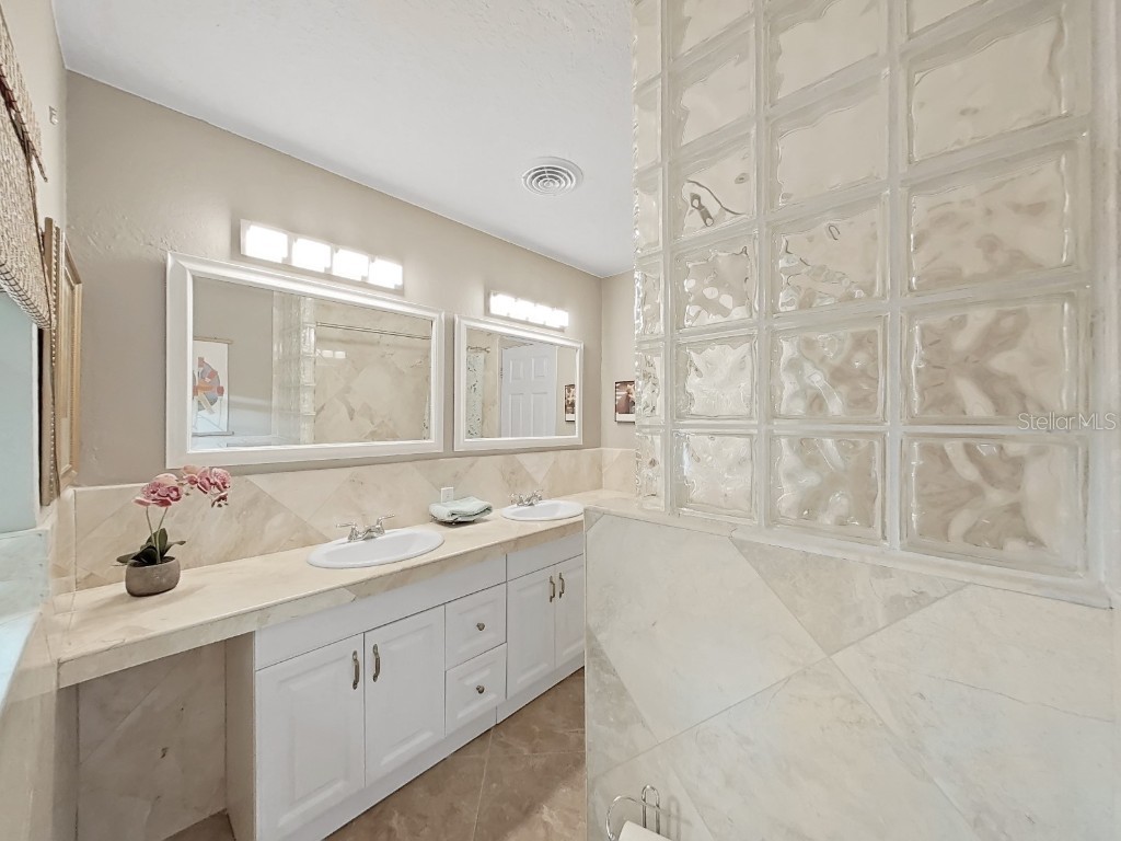 6601 Renaldo Way S Saint Petersburg FL 33707 TB8439305 image21