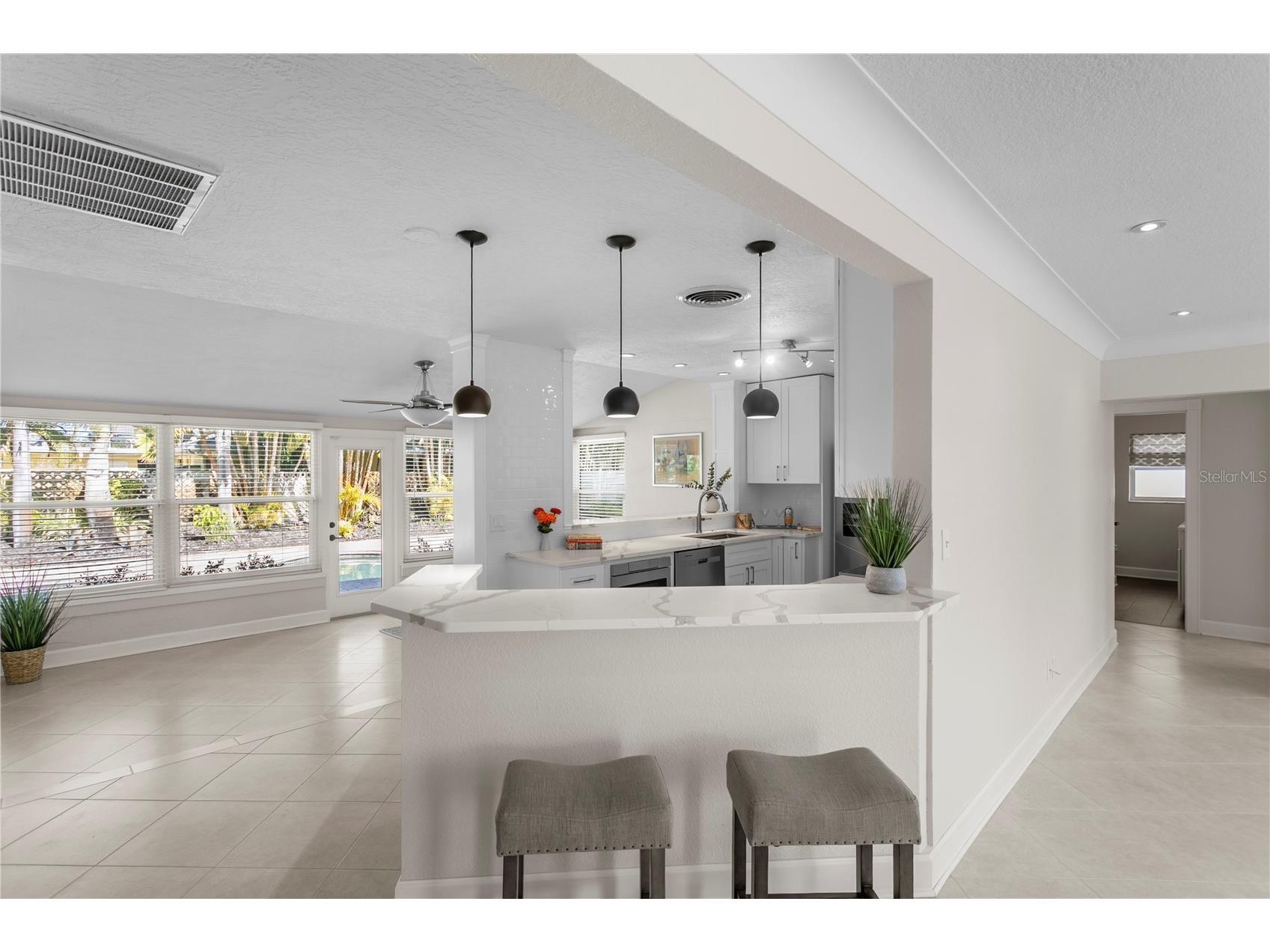 6604 Blue Heron Drive S Saint Petersburg FL 33707 TB8471133 image9