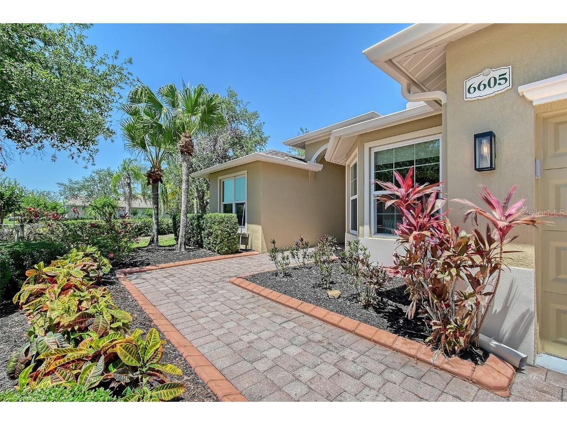 6605 38th Lane E Sarasota FL 34243 A4652319 image1