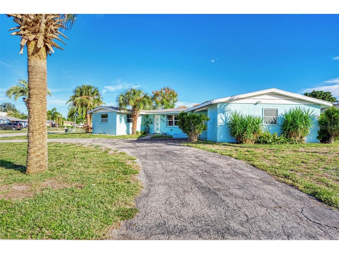 6605 Colonial Drive Sarasota FL 34231 A4590897 image1