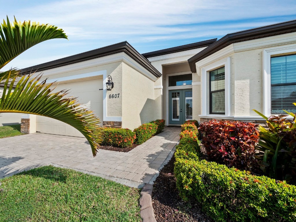 6607 35th Court E Sarasota FL 34243 A4605431 image1