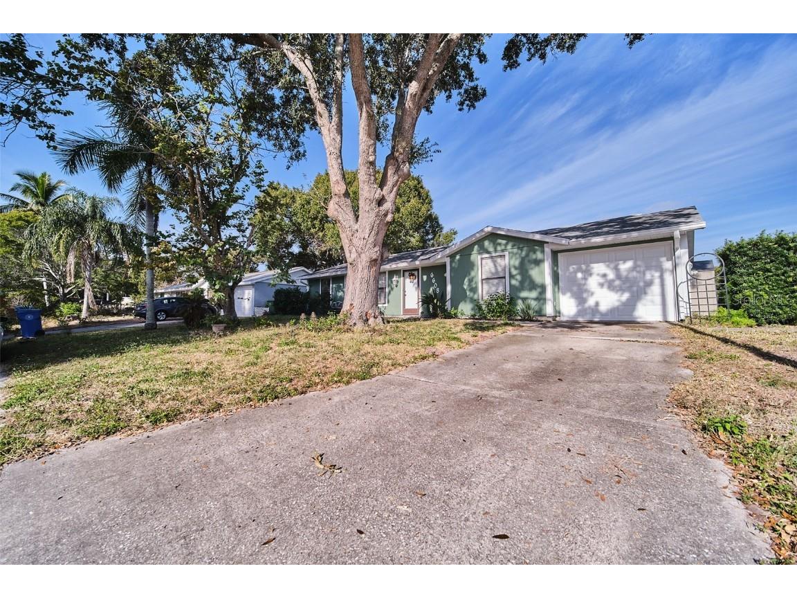 6608 36th Avenue Drive W Bradenton FL 34209 A4519866 image1