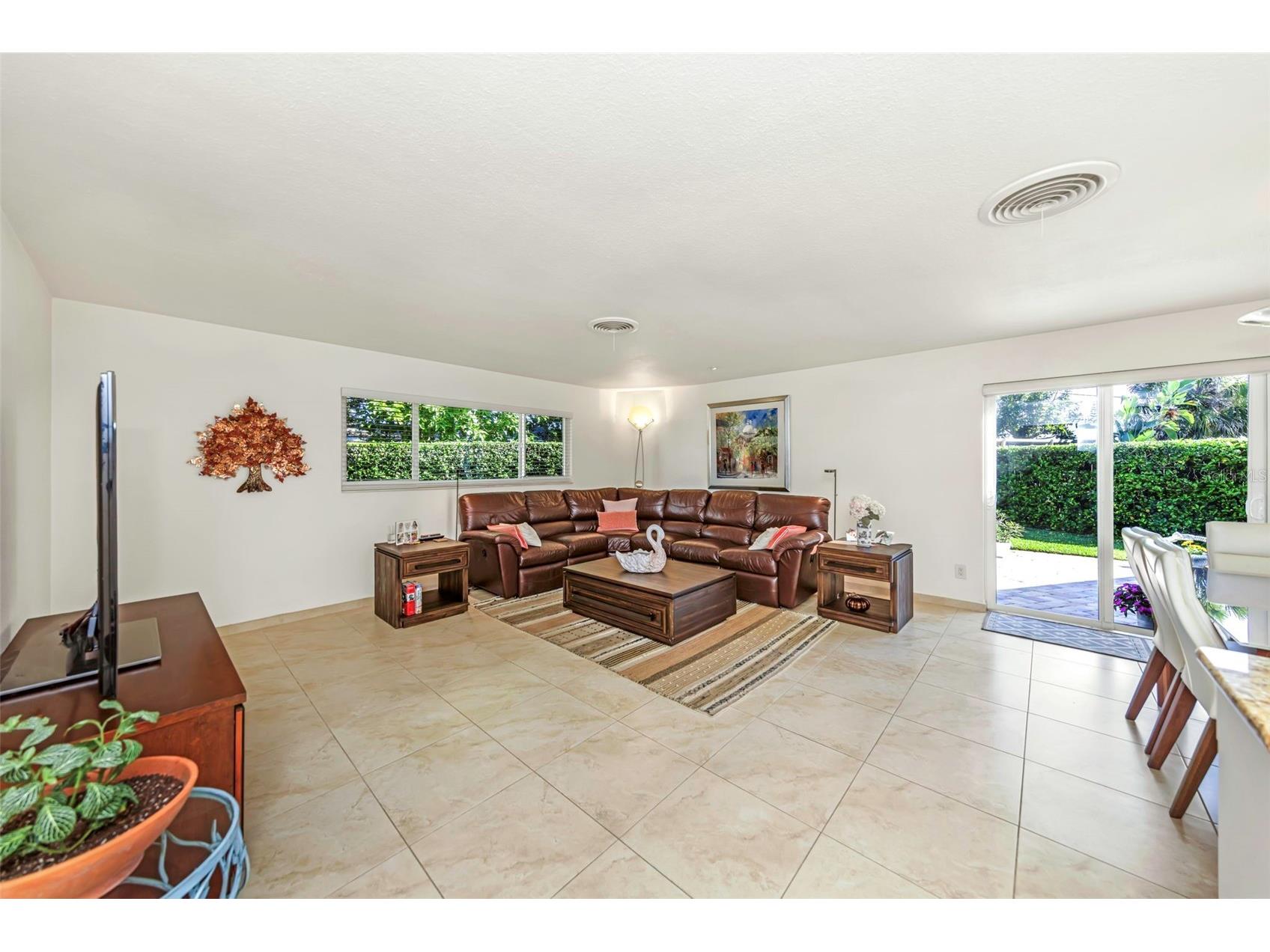 6613 Flamingo Way S Saint Petersburg FL 33707 TB8488127 image10