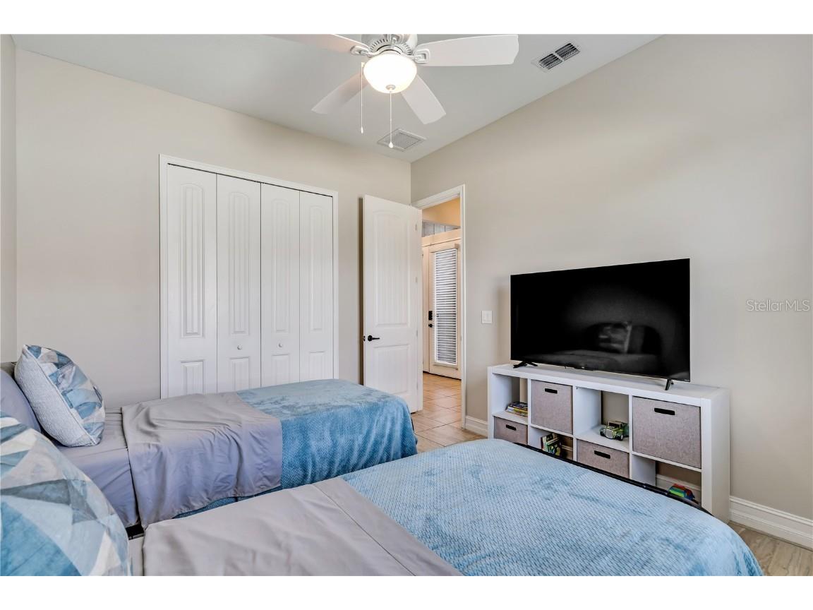 6615 35th Court E Sarasota FL 34243 A4662184 image24