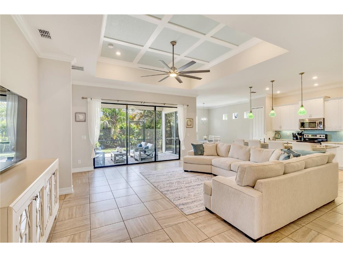 6615 35th Court E Sarasota FL 34243 A4662184 image8