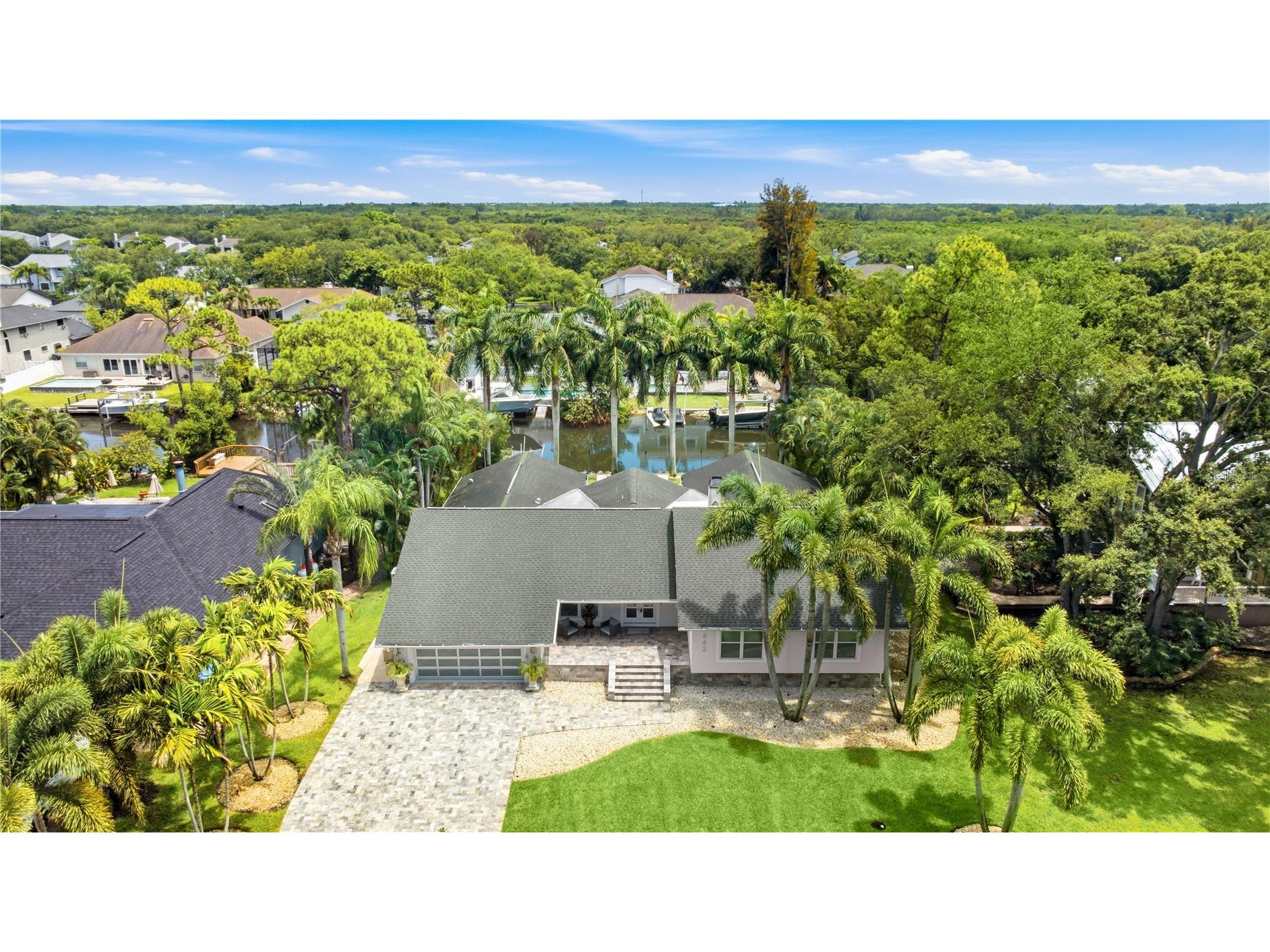 662 Apalachee Circle NE Saint Petersburg FL 33702 A4697315 image1