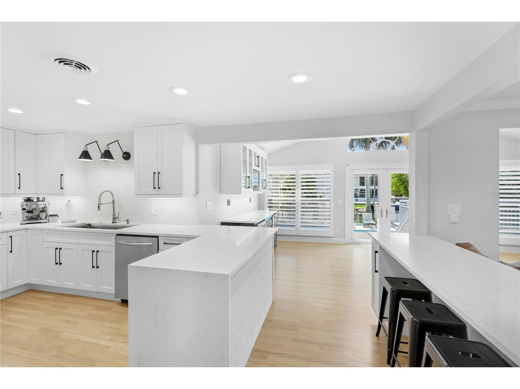 662 Apalachee Circle NE Saint Petersburg FL 33702 A4697315 image6