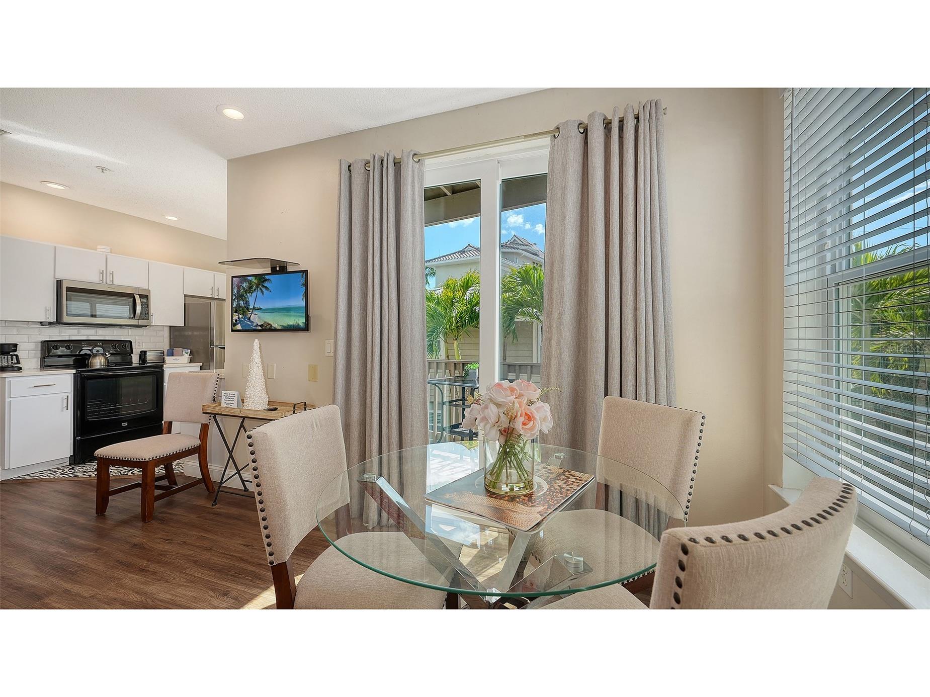 662 Calle Del Otono Sarasota FL 34242 A4684041 image21