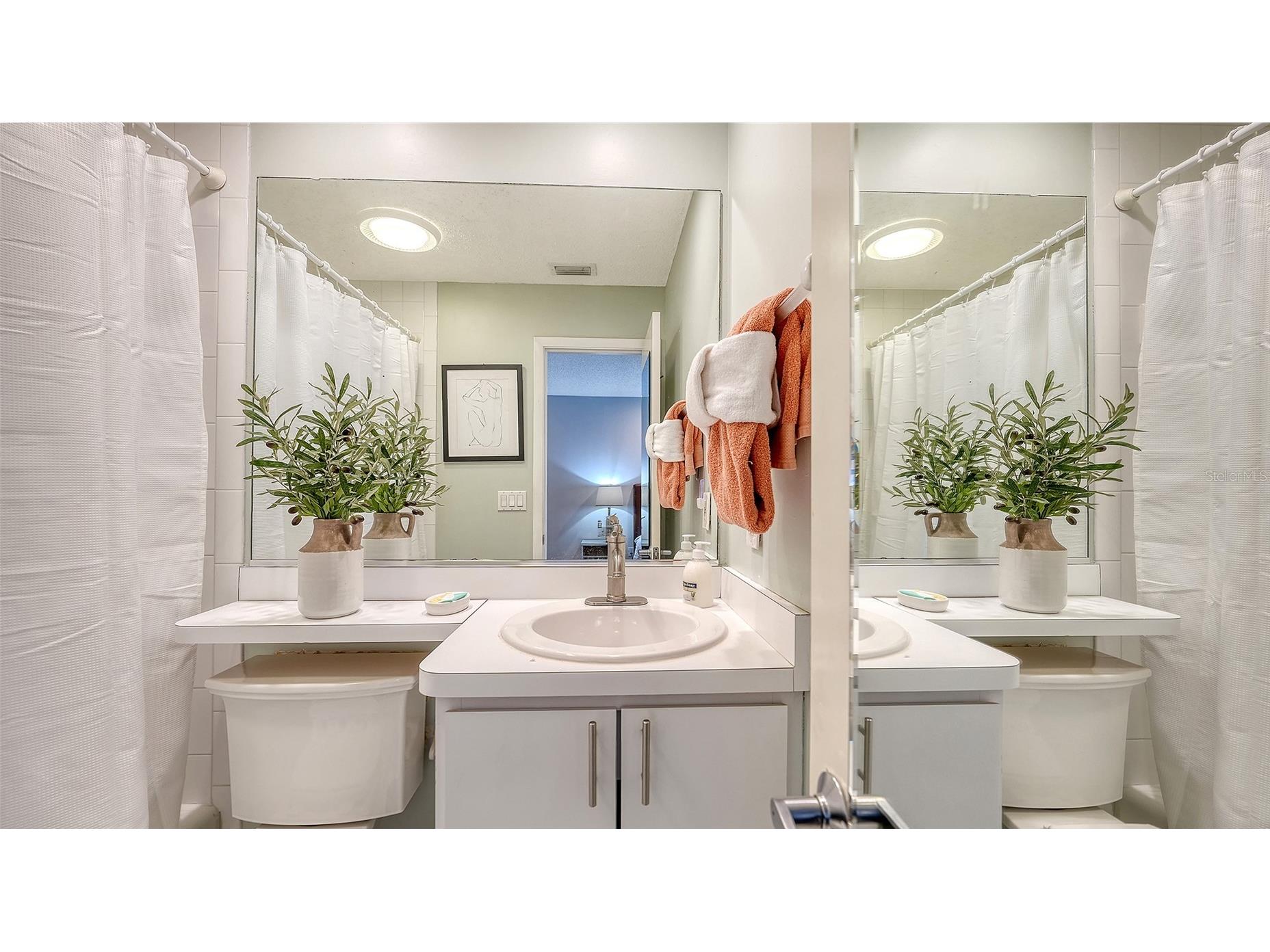 662 Calle Del Otono Sarasota FL 34242 A4684041 image25