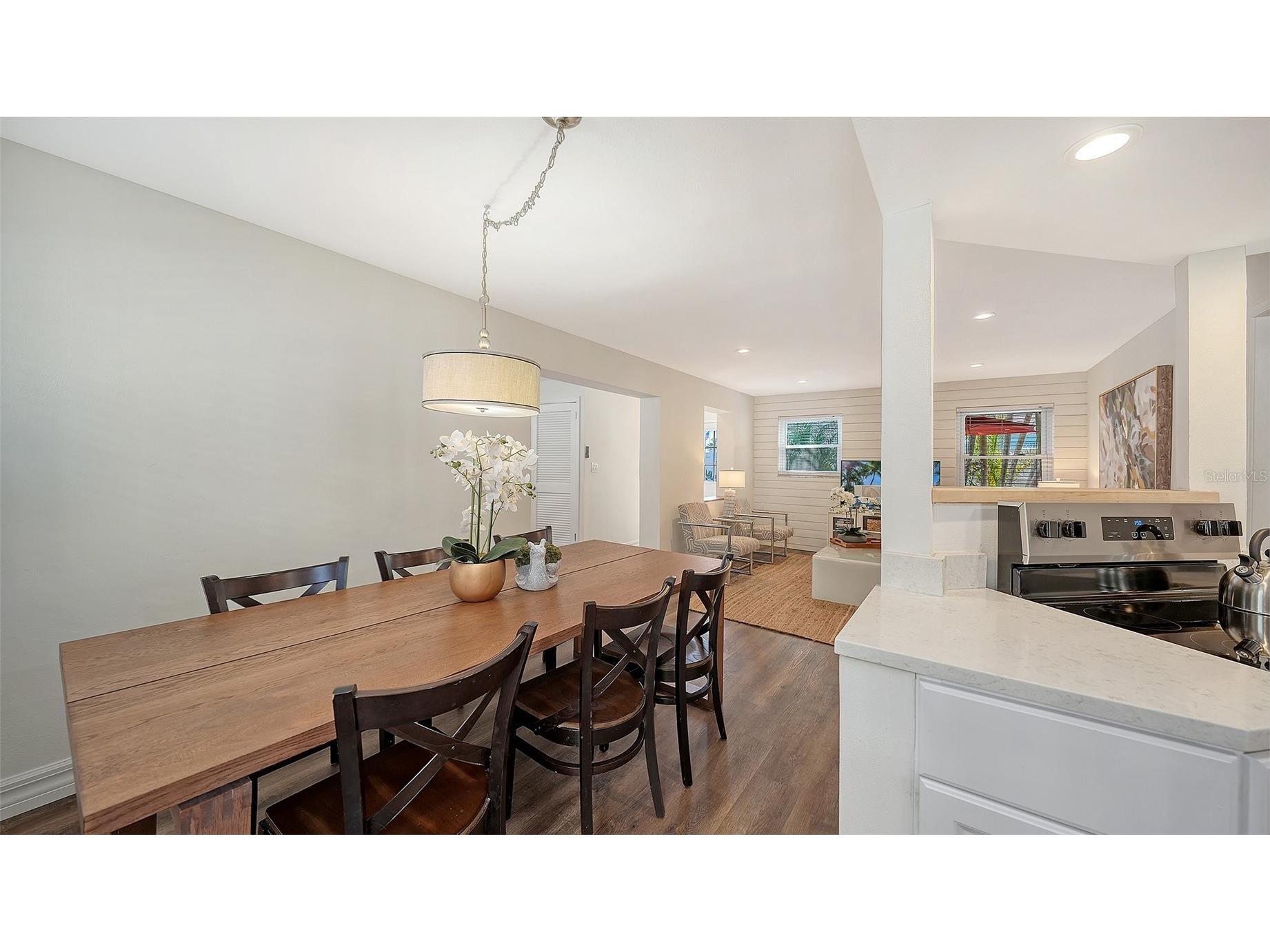 662 Calle Del Otono Sarasota FL 34242 A4684041 image31