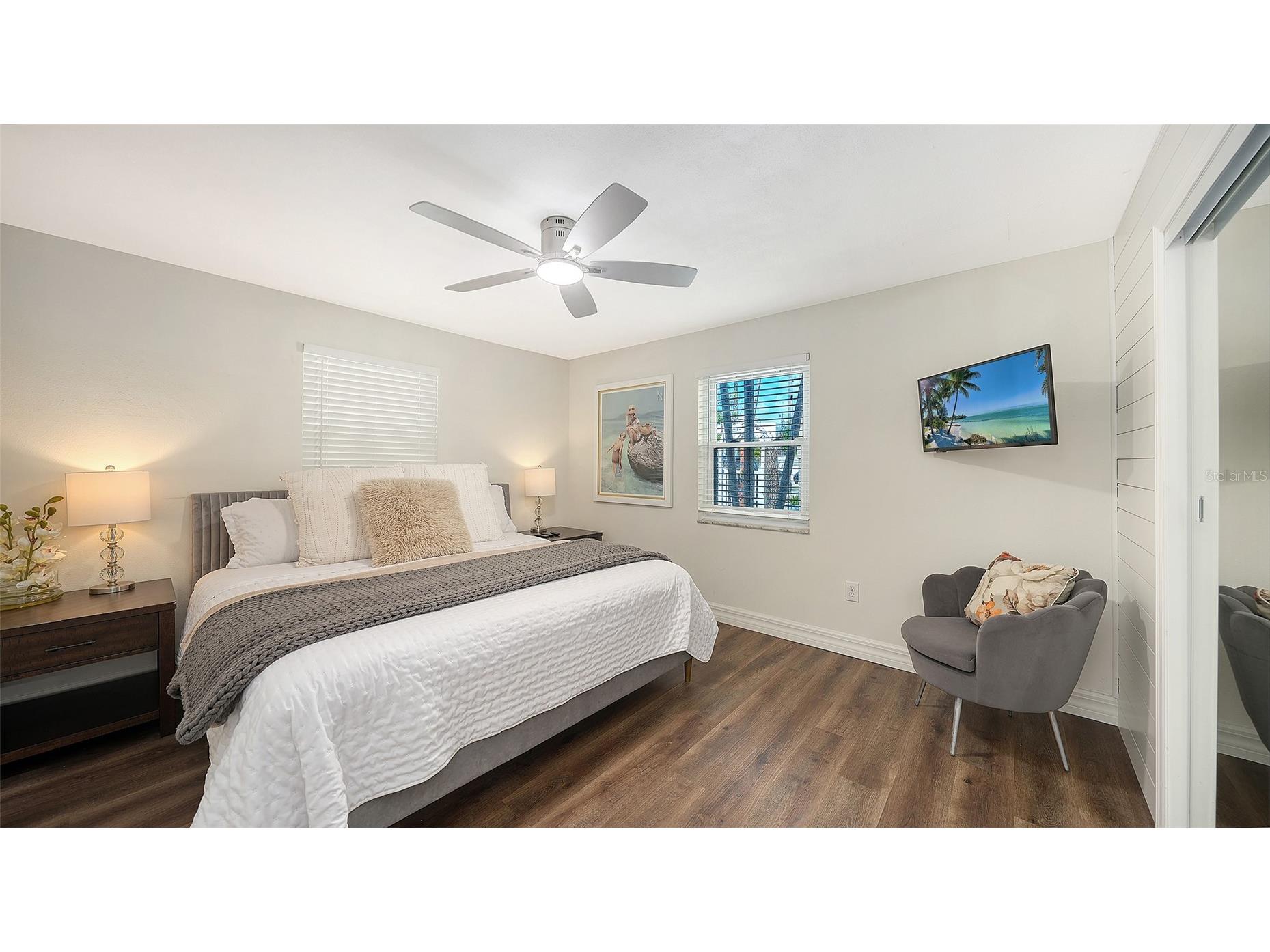 662 Calle Del Otono Sarasota FL 34242 A4684041 image35