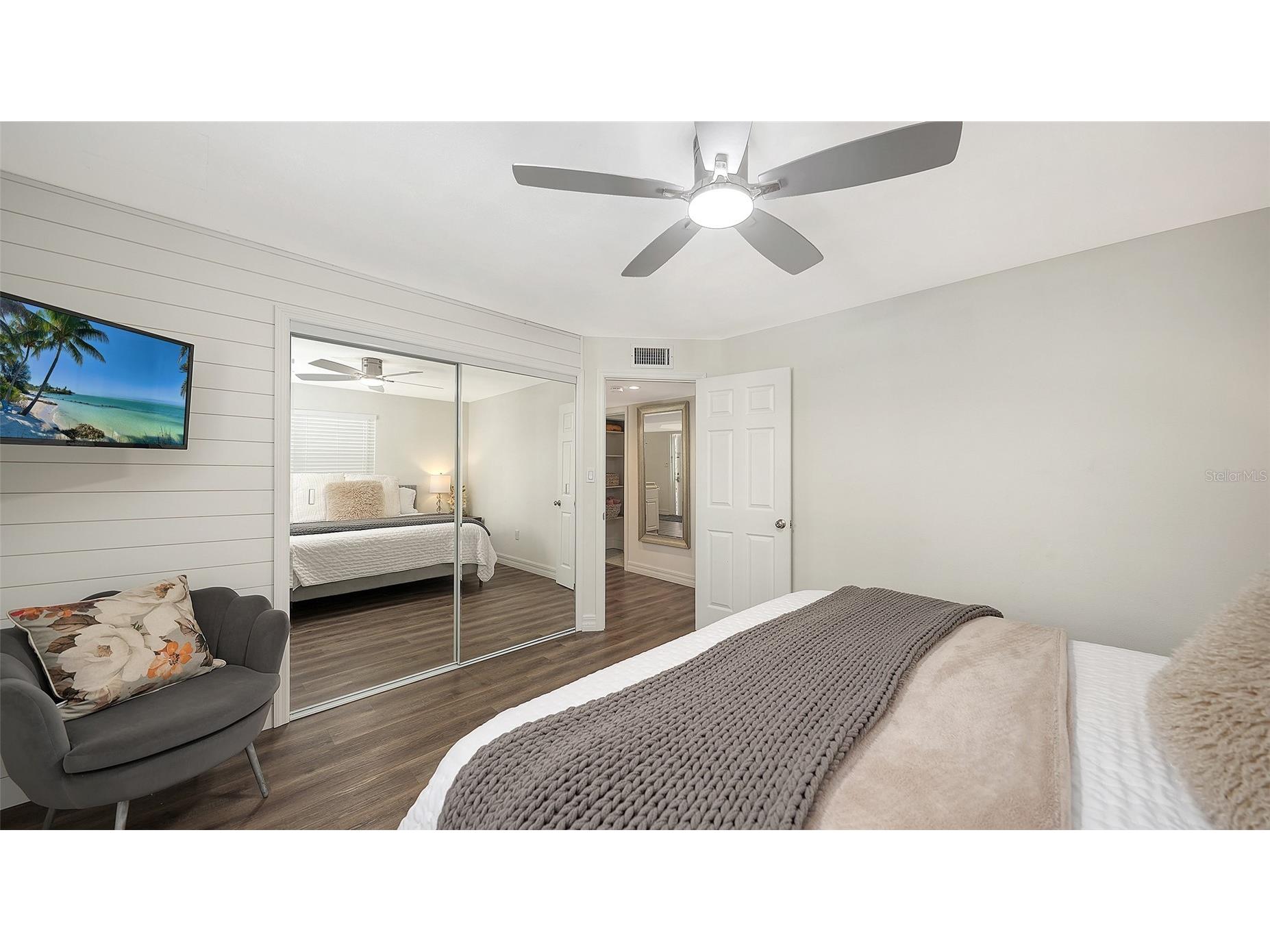 662 Calle Del Otono Sarasota FL 34242 A4684041 image36