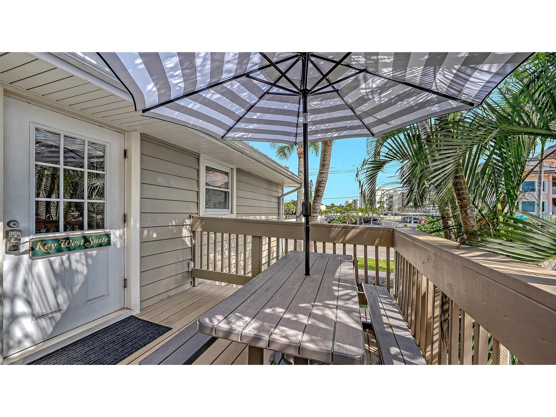 662 Calle Del Otono Sarasota FL 34242 A4684041 image38