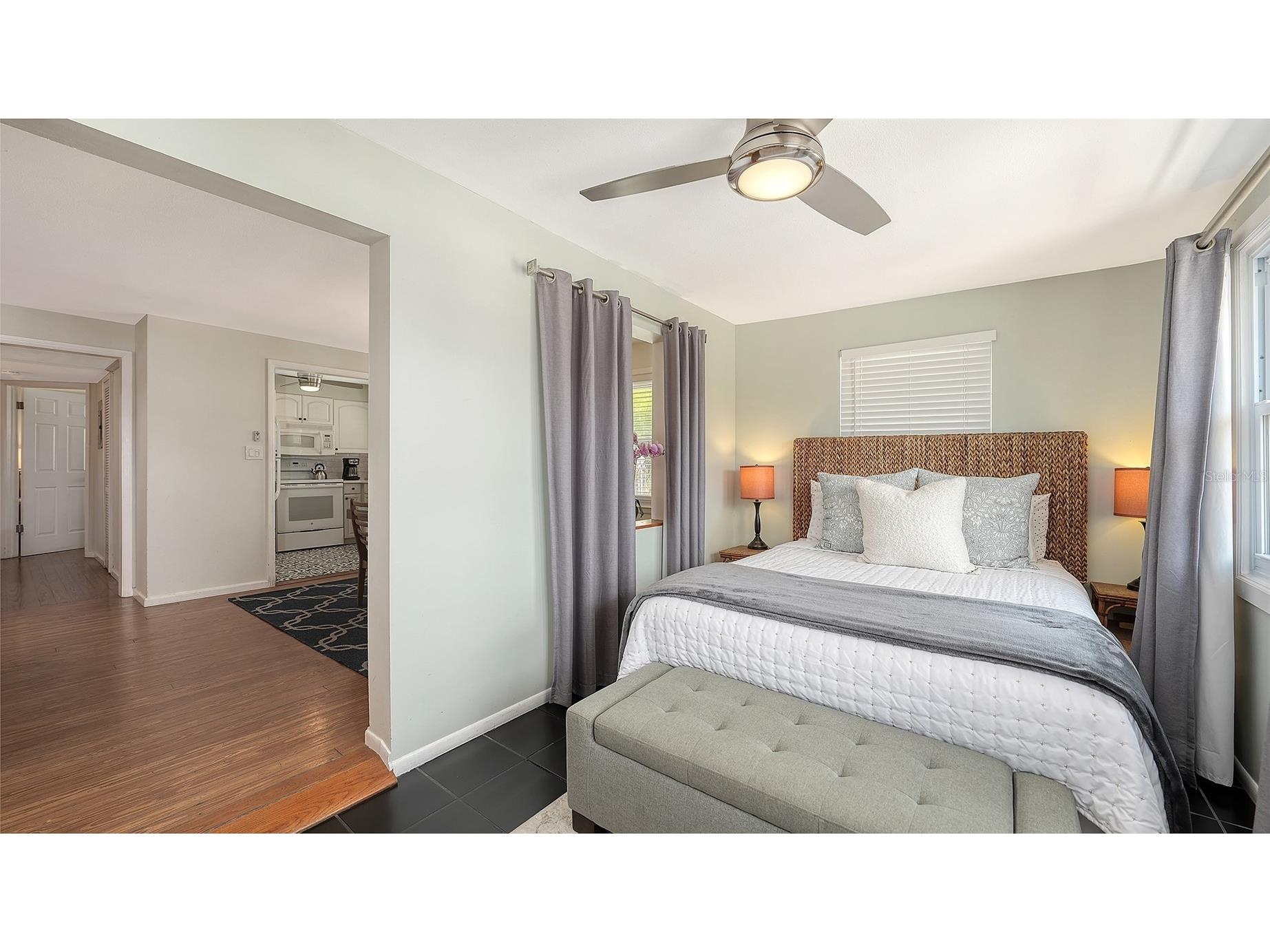 662 Calle Del Otono Sarasota FL 34242 A4684041 image45