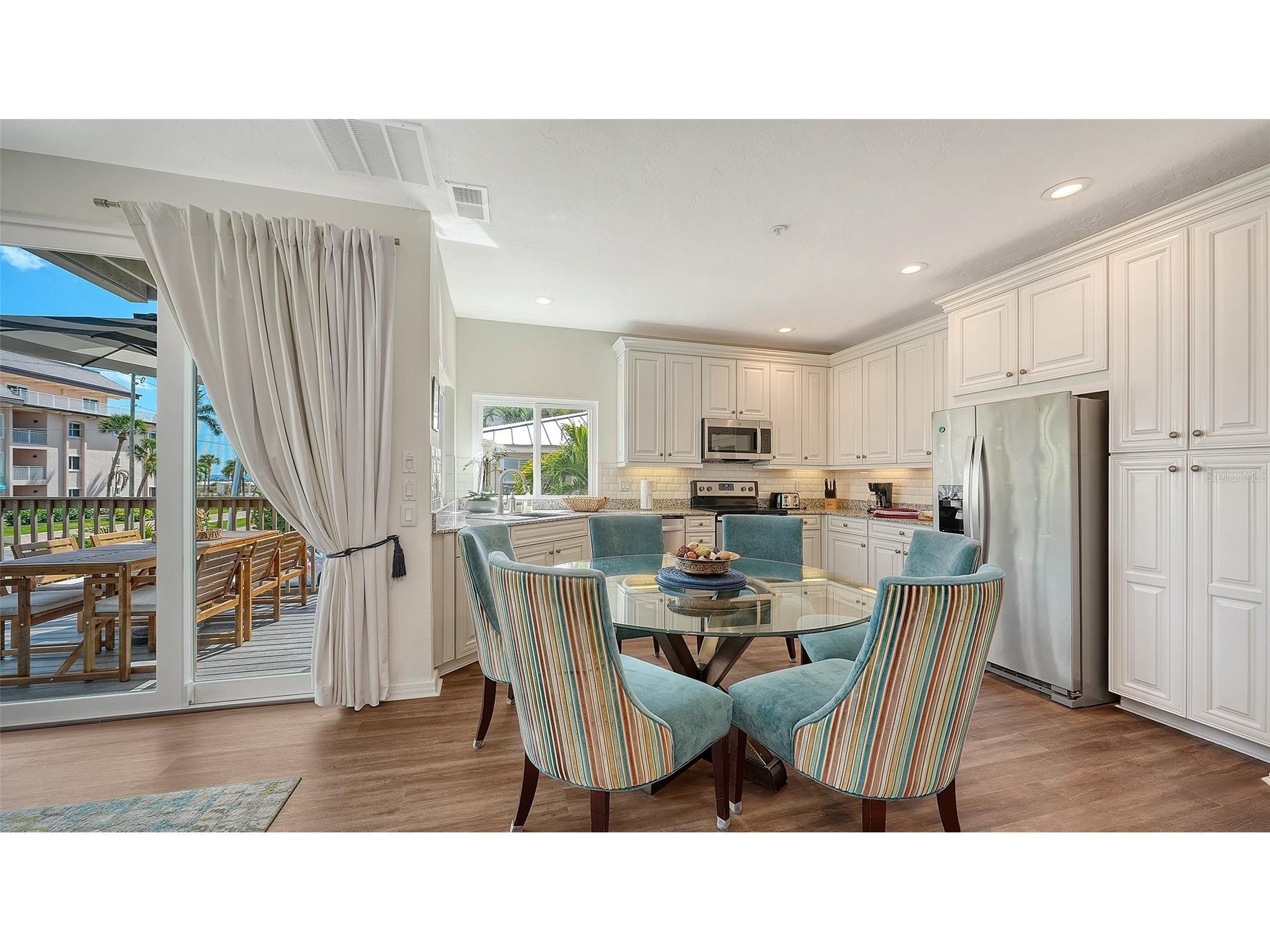 662 Calle Del Otono Sarasota FL 34242 A4684041 image56