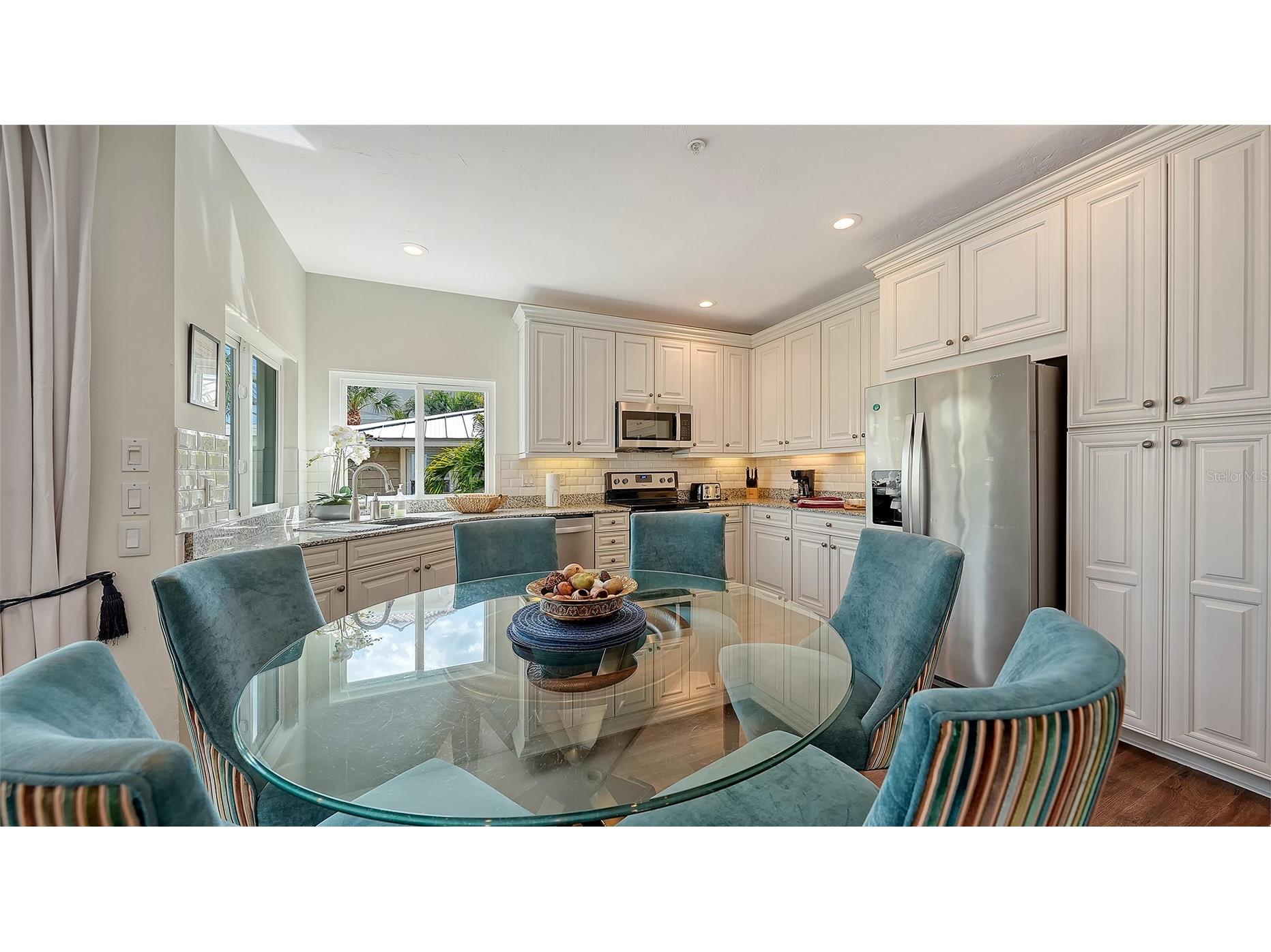 662 Calle Del Otono Sarasota FL 34242 A4684041 image57