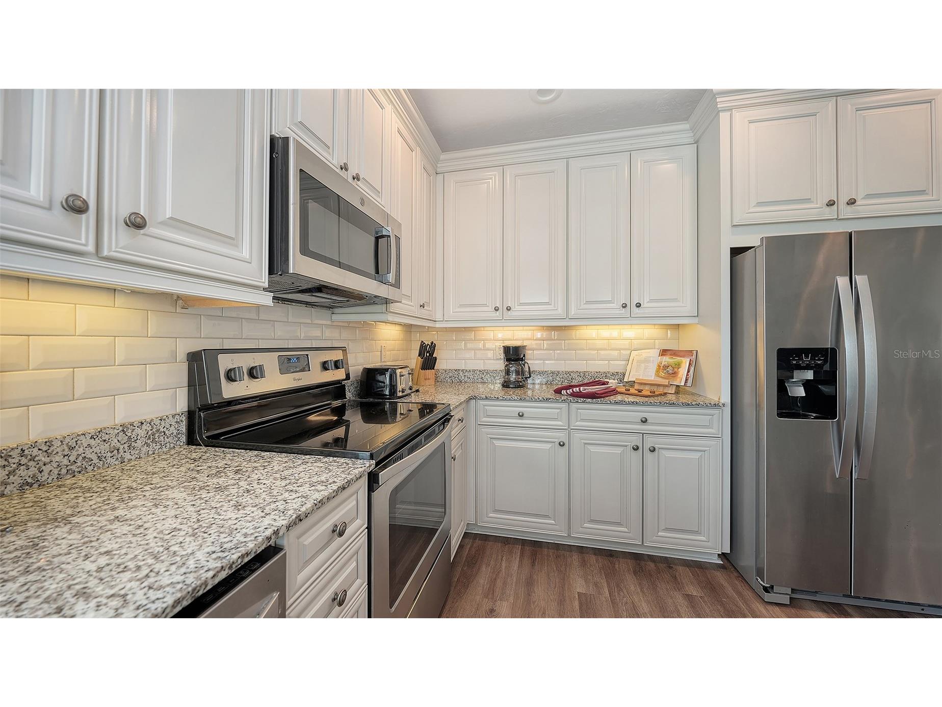 662 Calle Del Otono Sarasota FL 34242 A4684041 image58