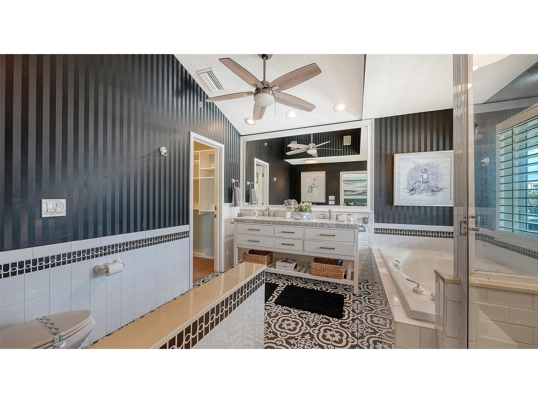 662 Calle Del Otono Sarasota FL 34242 A4684041 image62