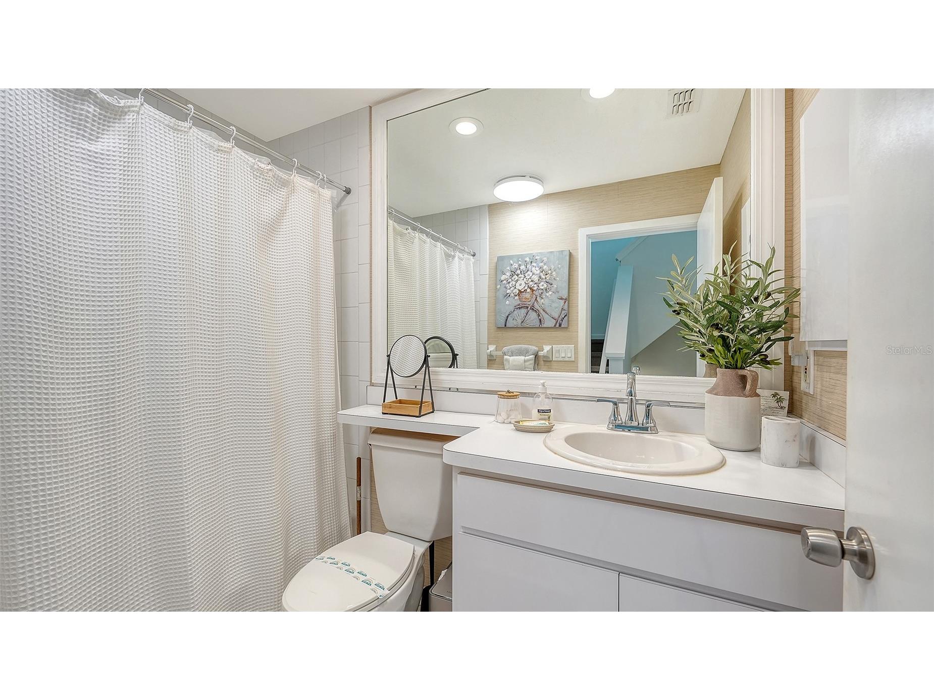 662 Calle Del Otono Sarasota FL 34242 A4684041 image65