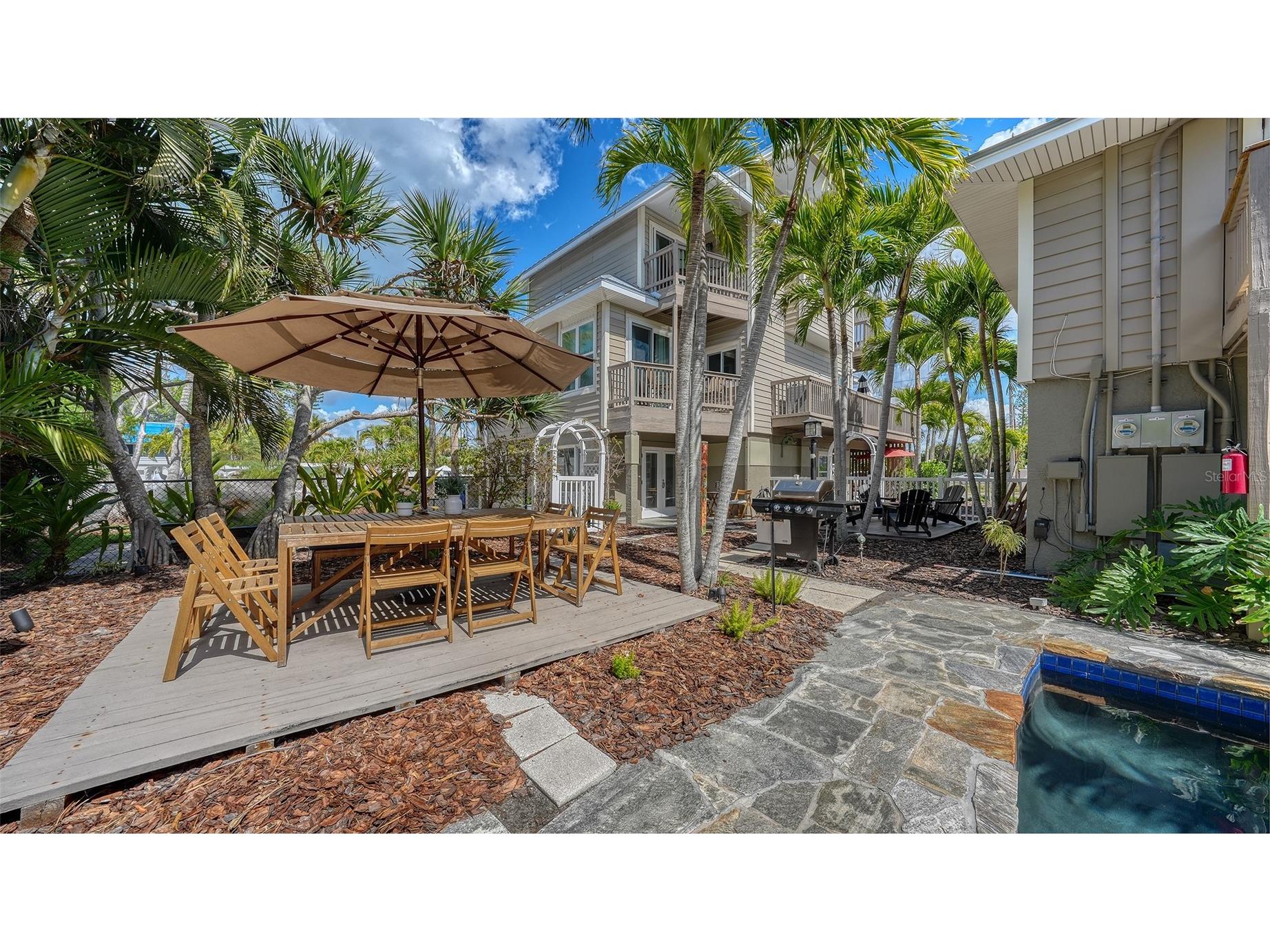 662 Calle Del Otono Sarasota FL 34242 A4684041 image71