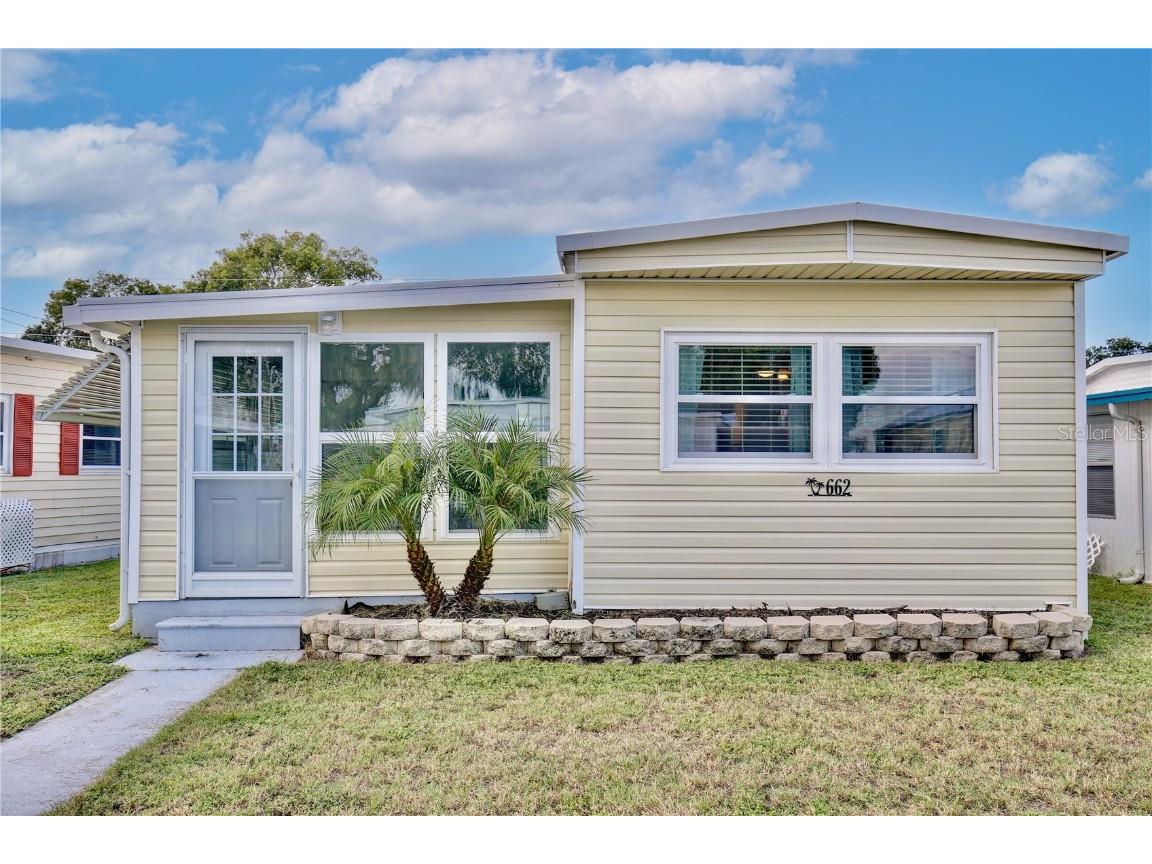 662 Sinclair Circle Tavares FL 32778 - LAKE DORA O6349875 image1